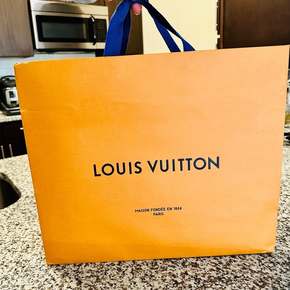 Louis Vuitton Authentic Dual Handle Shopping Bag - Picture 5 of 5
